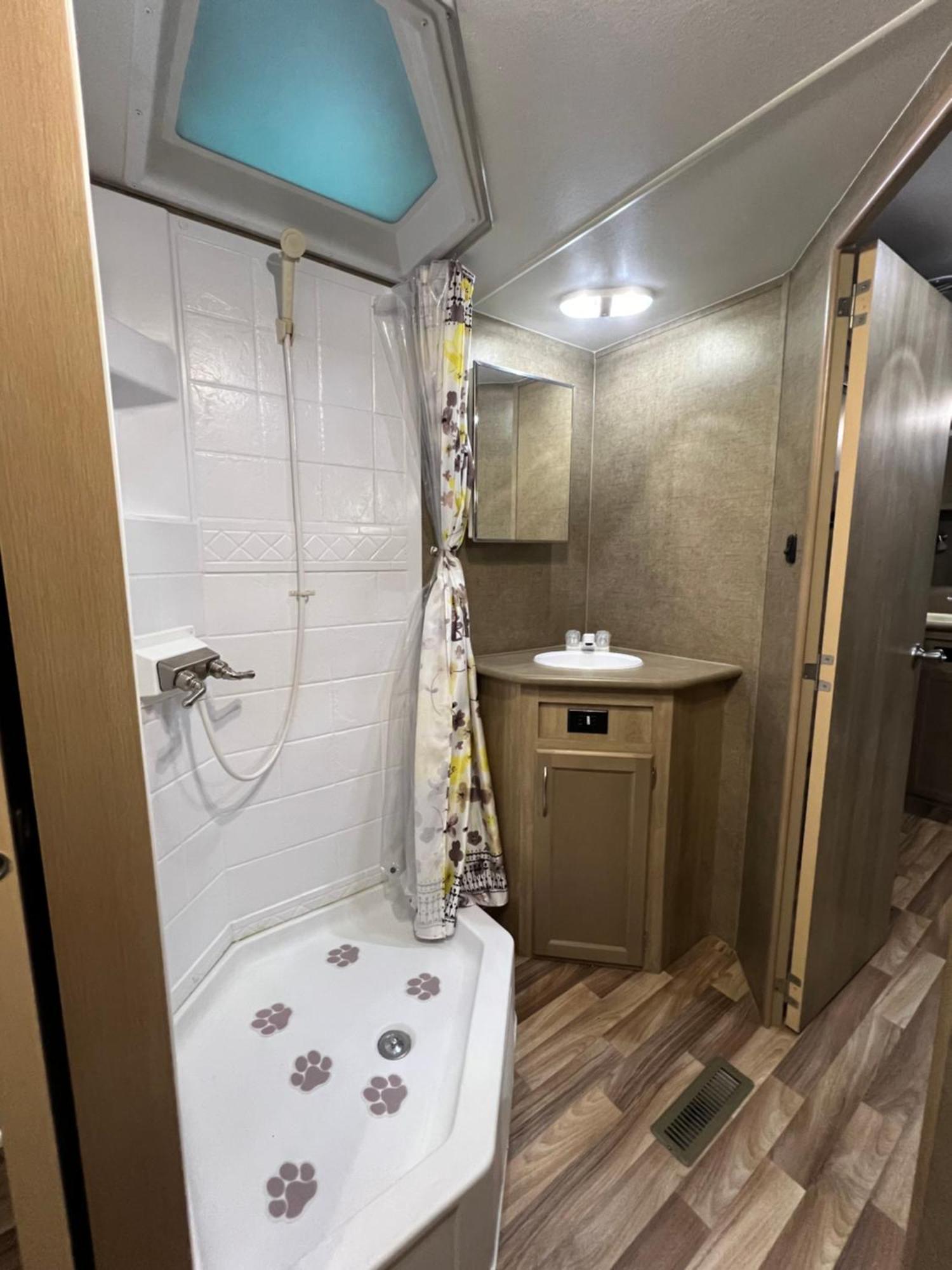 Surfside Glamping Camper Hotel Klamath Exterior photo