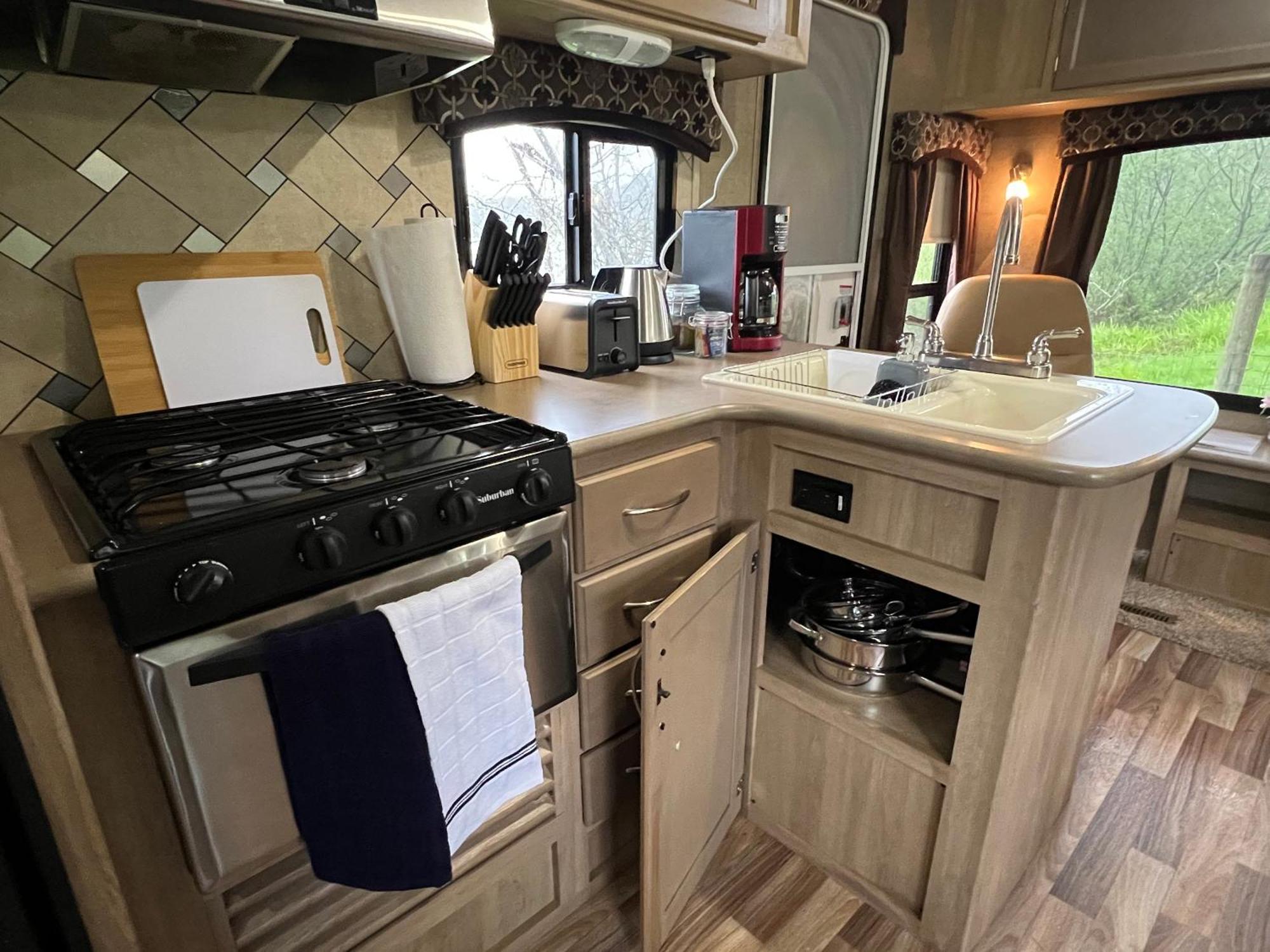 Surfside Glamping Camper Hotel Klamath Exterior photo