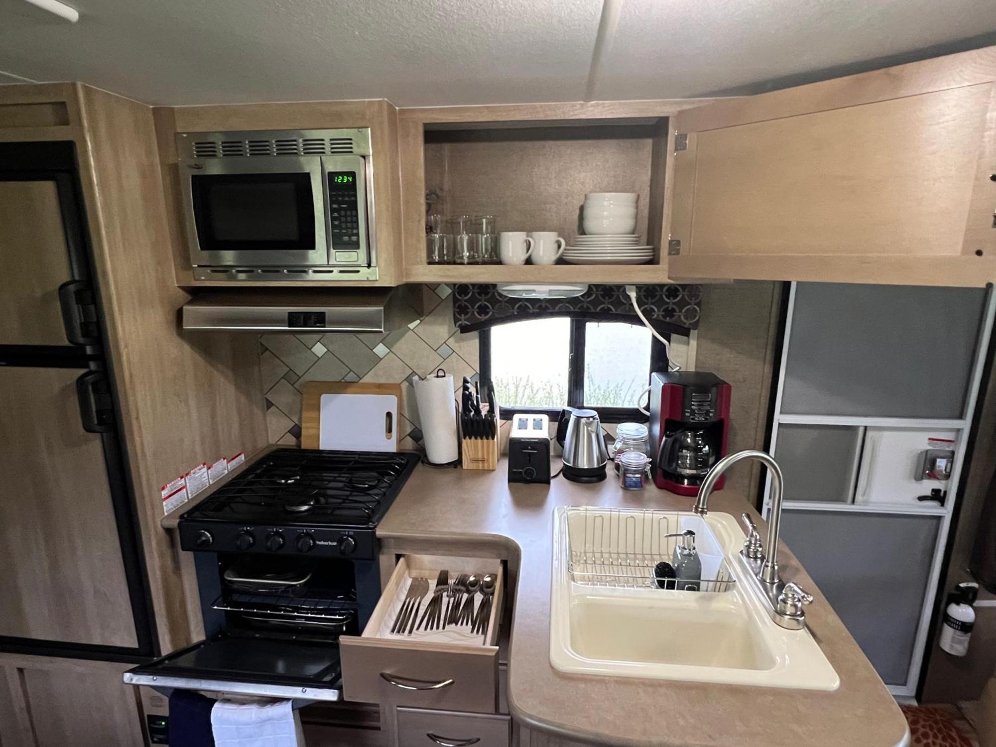 Surfside Glamping Camper Hotel Klamath Exterior photo